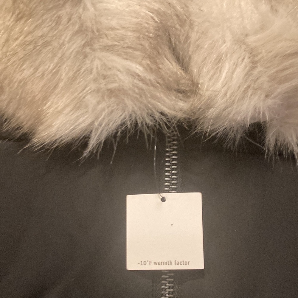 Donna Karan of New York size small black women’s parka